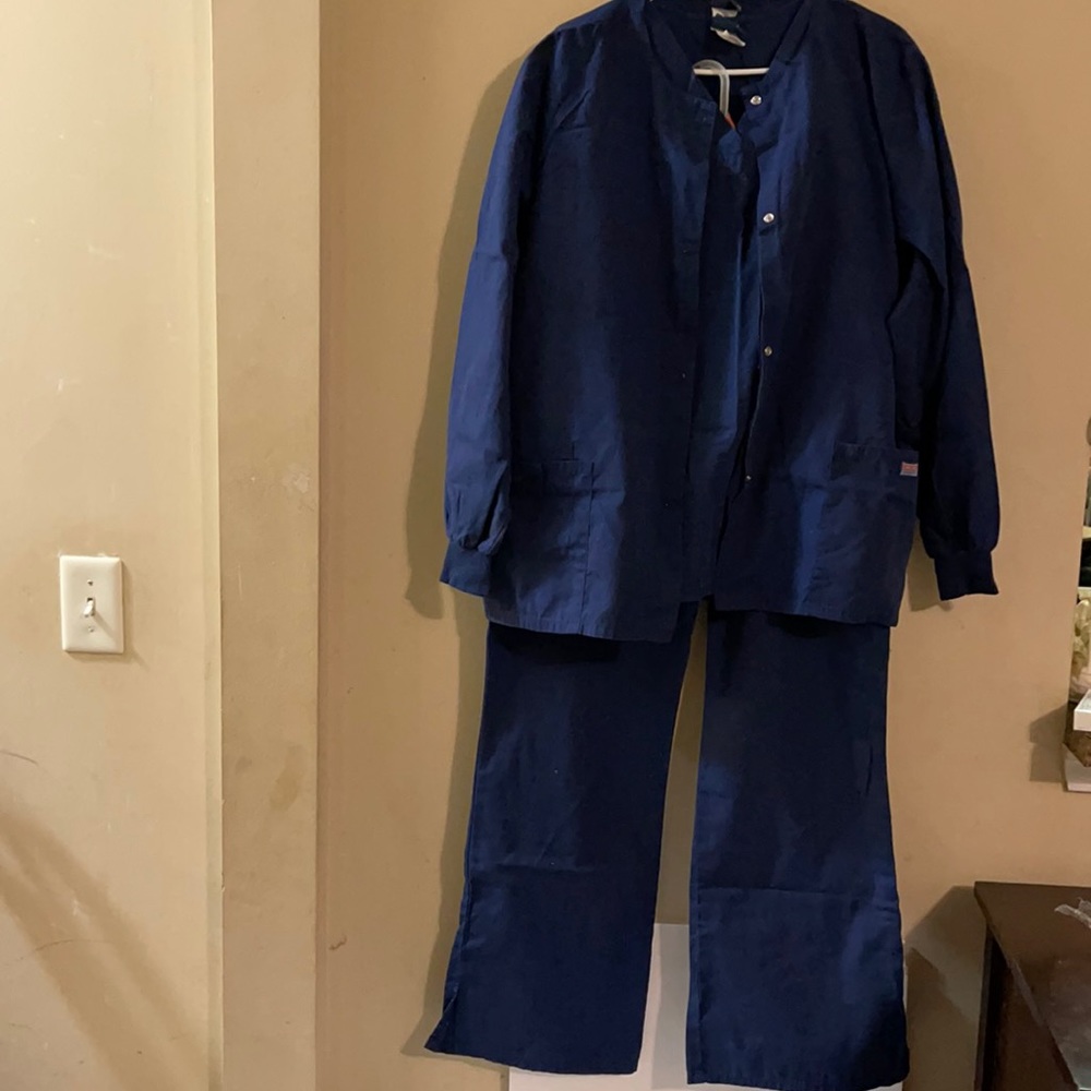 Authentic Cherokee 3pc scrub set